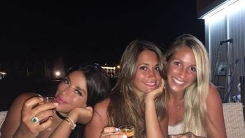 Antonella Roccuzzo se divierte en Barcelona con amigas