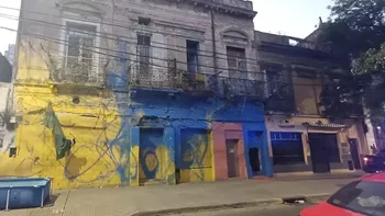Video: dos detenidos por intentar usurpar una casa tapiada y con peligro de derrumbe en La Boca