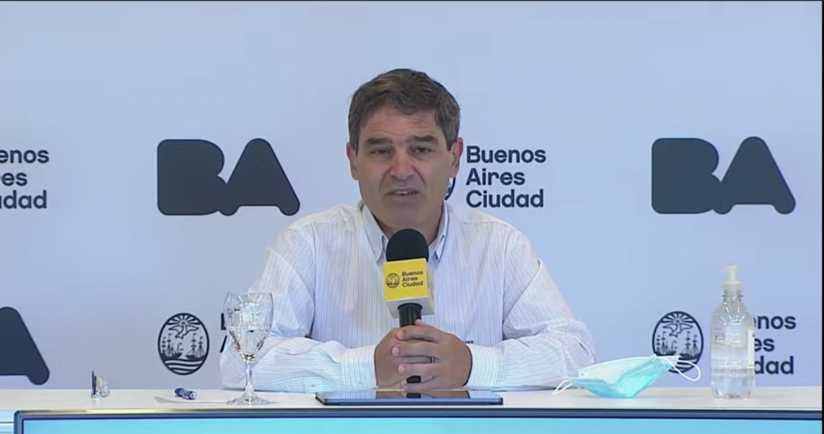 Quirós calificó como poco prudente la idea de modificar la modalidad de aplicación de las vacunas contra el Covid-19