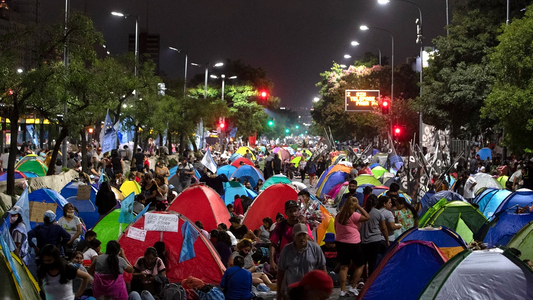 Beneficiarios de planes sociales denuncian que los obligan a ir a las marchas o pagar para no perder su ingreso