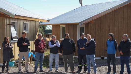 San Martín de Los Andes: Maggiotti, Saloniti y Rodríguez entregaron viviendas del Programa Reconstruir