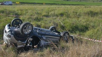 Tragedia en Tandil: murió un joven de 21 años y tres personas sufrieron heridas en un vuelco en la Ruta 74