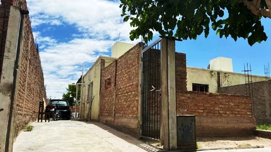 Tragedia: intentó abrir el portón que había instalado recientemente y le cayó encima a su hija de 5 años