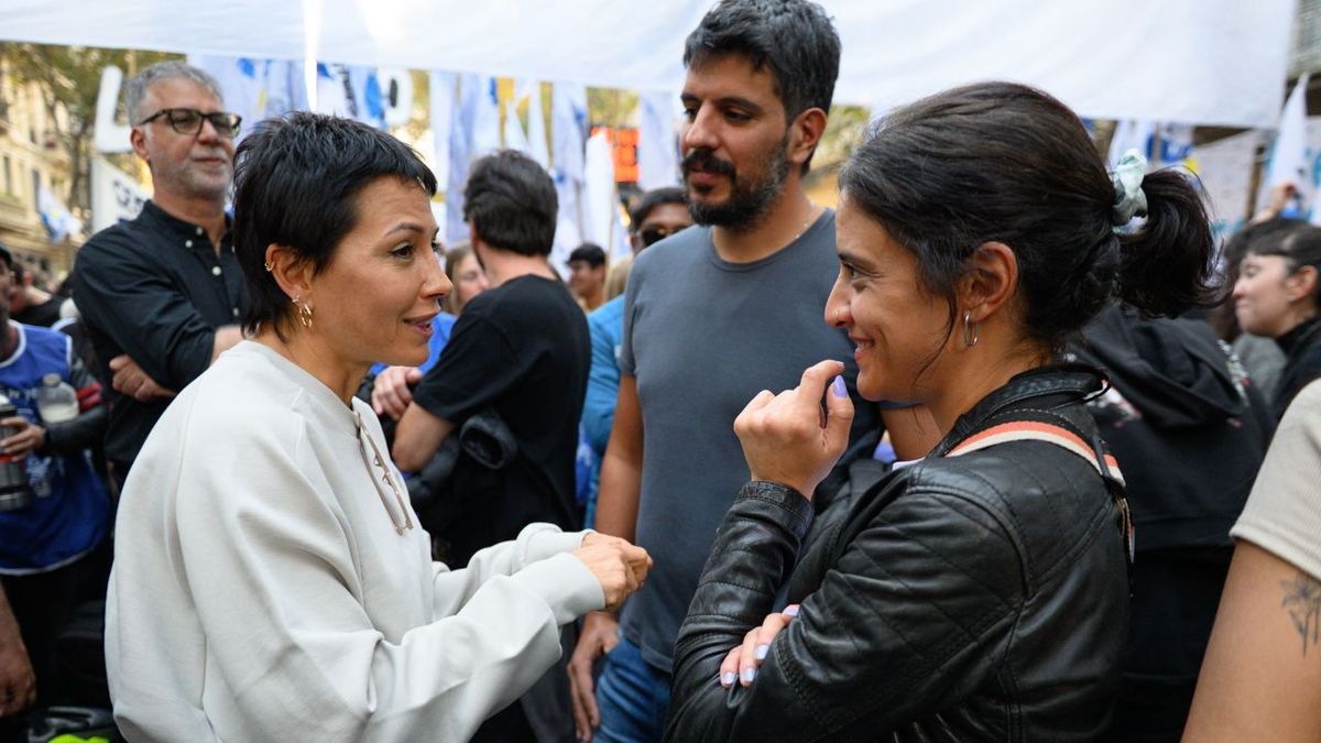 Mayra Mendoza y Lucía Cámpora participaron de la Marcha Federal Universitaria (Foto: Prensa Mayra Mendoza)