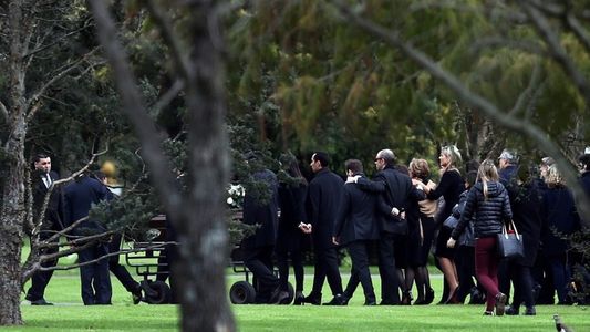 El último adiós de Máxima Zorreguieta a su padre en un cementerio de Pilar