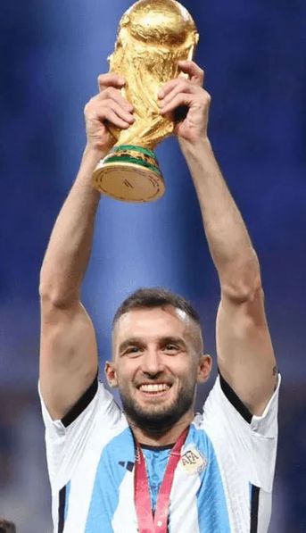 El insólito error en el tatuaje de la Copa del Mundo que se hizo Germán Pezzella