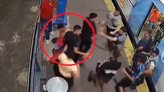Quiso secuestrar a un menor en el tren Sarmiento y los pasajeros lo bajaron a golpes