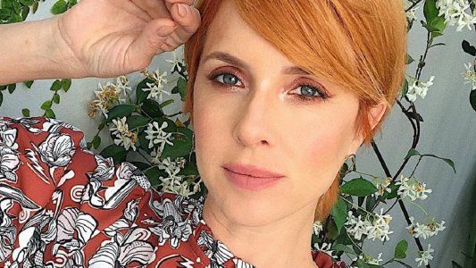 Carla Peterson mostró una fotos de unos pies y desató la polémica: ¿De quién son?