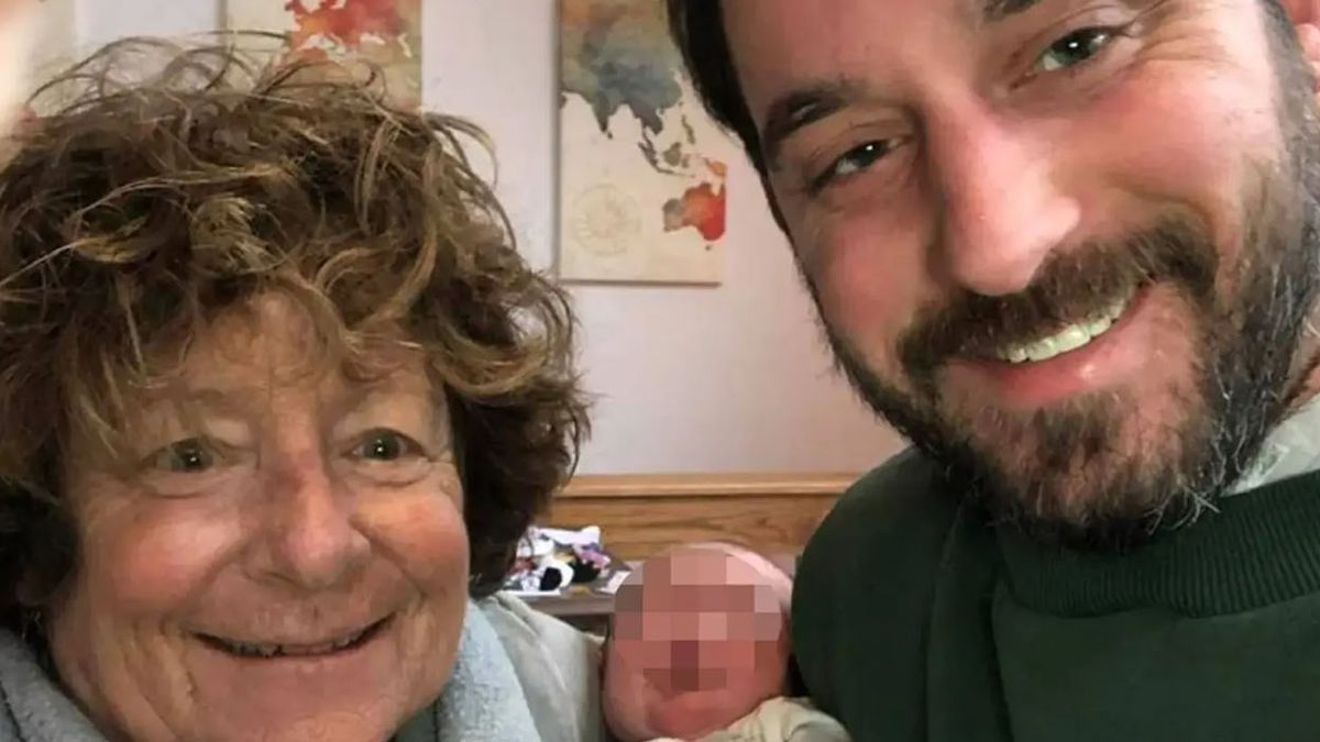 Estaba acusado de matar brutalmente a su mamá pero murió por atragantarse con papel higiénico húmedo