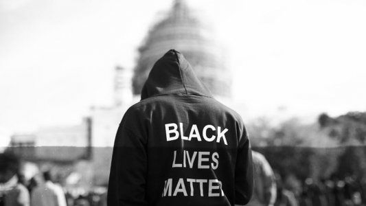 Una remera que diga: la NBA autorizó 29 consignas políticas que podrán ser exhibidas en las camisetas