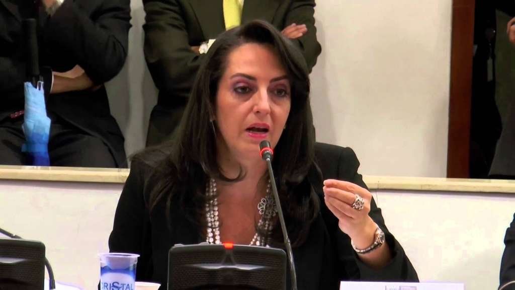 “¡No sea irresponsable!”: Fuerte respuesta de un médico a la senadora Cabal por desestimar el coronavirus
