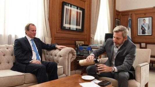 Mientras el peronismo cierra filas, Frigerio estaciona la ambulancia cerca de algunos gobernadores del PJ (por las dudas)