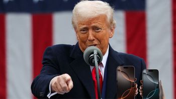 Trump lanzó una bomba sobre Apple y sus iPhones: el castigo millonario que anunció en su contra