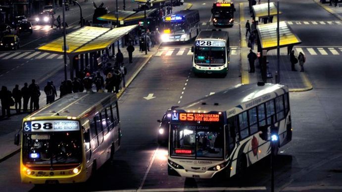 Por falta de pago de subsidios, hoy los colectivos de pasajeros del AMBA reducirán a la mitad su circulación