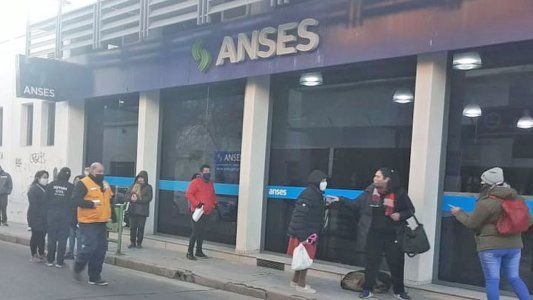 Jubilaciones, AUH y Potenciar Trabajo: cuánto cobrarán los beneficiarios en mayo