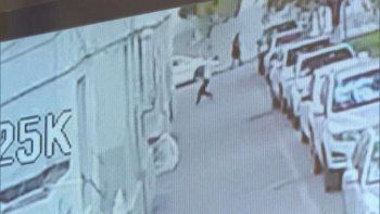 Un hombre atrapó a un bebé que cayó de un quinto piso y le salvó la vida