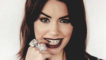 Lali Espósito, súper divertida y escotada en Milán