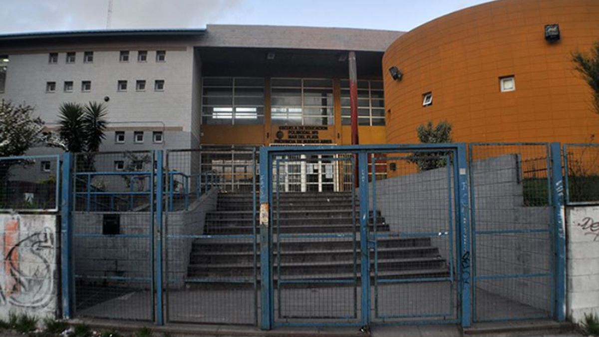 Tres estudiantes debieron ser atendidos por una bomba de gas pimienta en un colegio marplatense. (Foto: quedigita)