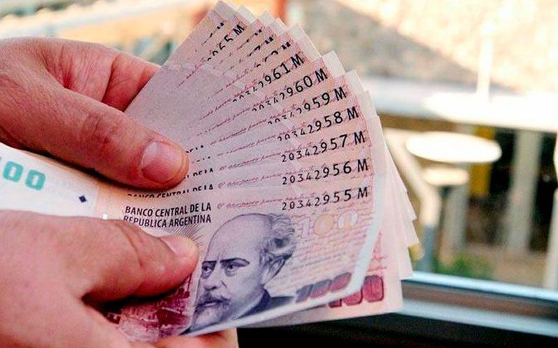 A pesar del aumento del 35%, una familia con dos sueldos mínimos sigue sin superar la línea de pobreza