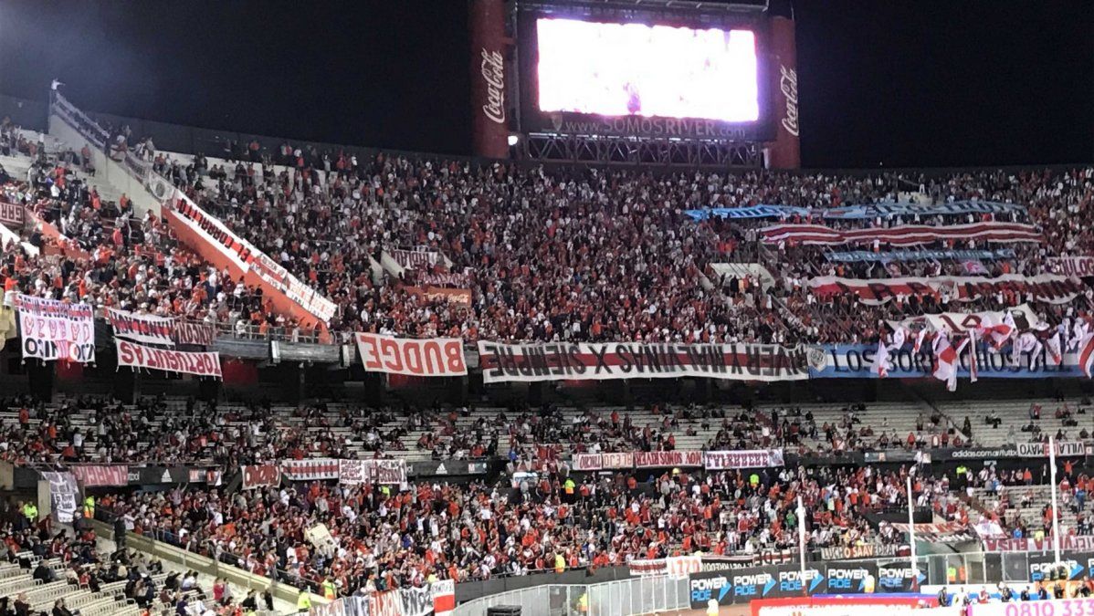 Por la reventa de entradas, prohíben el ingreso de casi 300 barras de River a los estadios