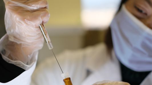 Estudian dos posibles casos de la variante Ómicron en la Ciudad de Buenos Aires