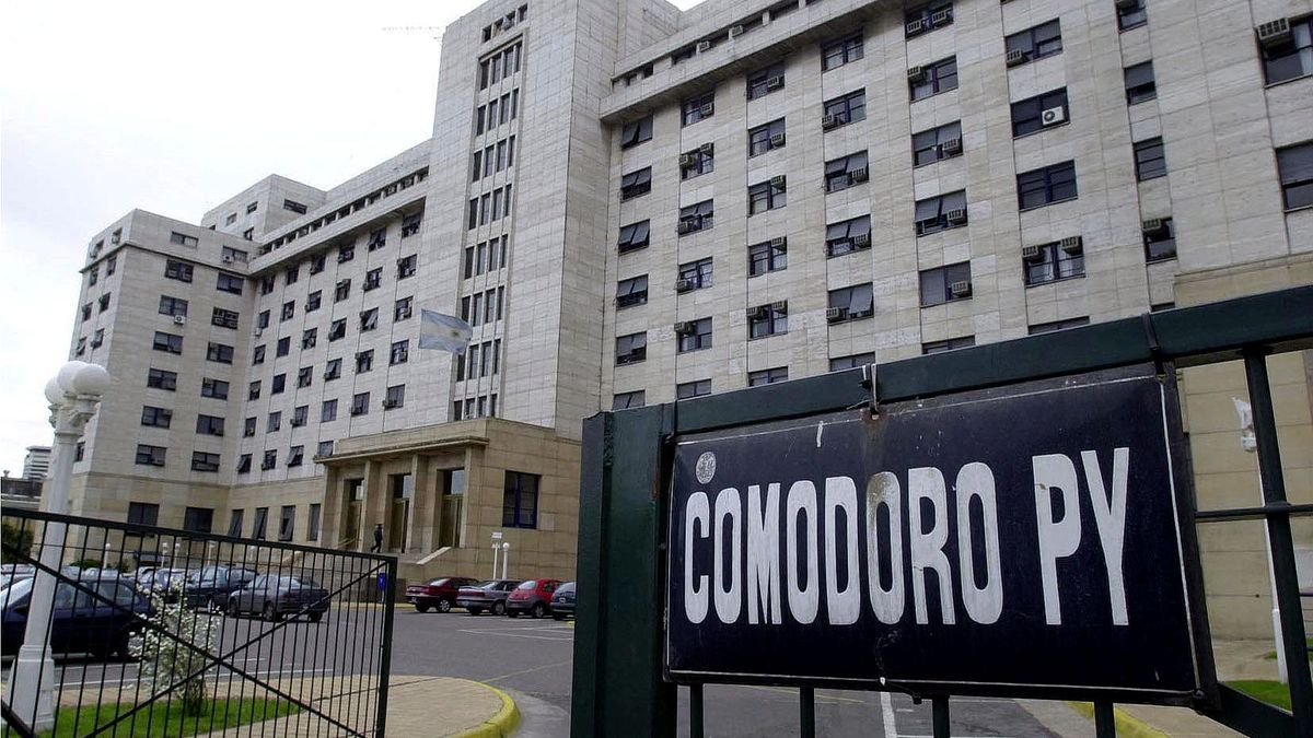 Tras la condena a Cristina Kirchner: dos amenazas de bombas falsas en el Palacio de Tribunales y Comodoro Py (Foto: NA).