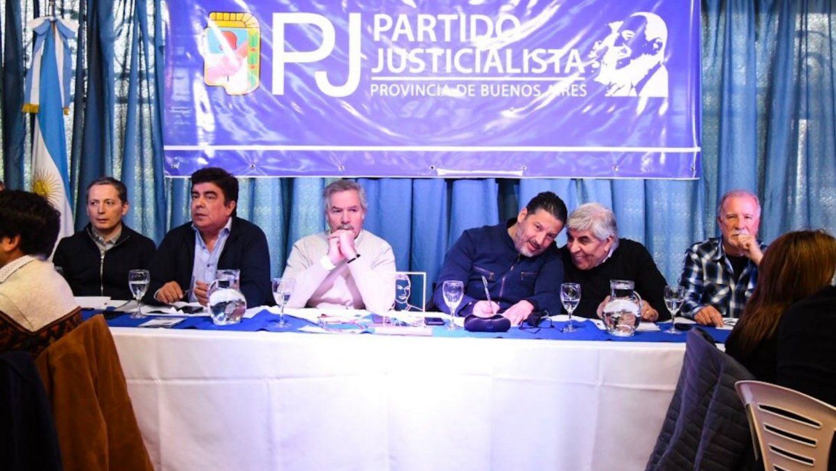 Todavía lejos de Cristina, el PJ quiere meter presión por la “unidad” con Moyano y Solá
