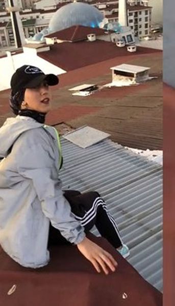 Turquía: una tiktoker murió al caer de un techo mientras su prima la grababa