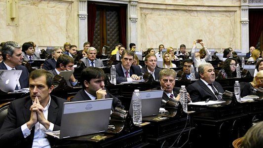 El peronismo dejó de ser “racional” y cruzó al Gobierno por el recorte de asignaciones familiares