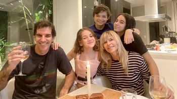Los 53 de Karina Rabolini con su nueva familia