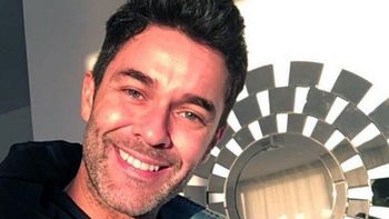 Mariano Martínez mostró cómo está quedando su enorme y doloroso tatuaje en la espalda