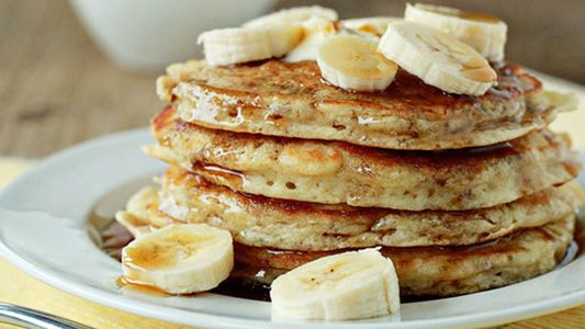 Un clásico renovado: la receta de pancakes de banana con harina de coco que vas a amar