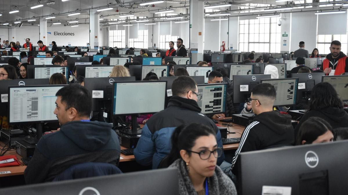 Así se trabajará en las PASO para el recuento provisorio. (Foto: Télam)