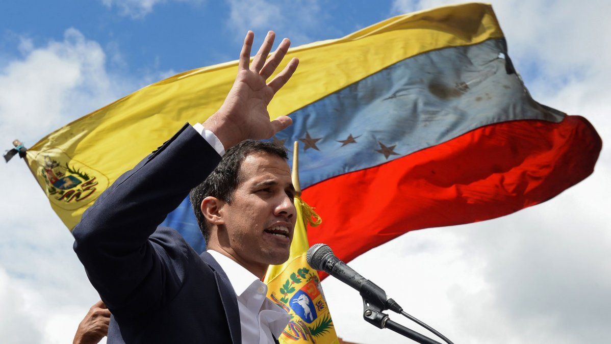 En medio del apagón, Guaidó llamó a marchar contra la oscuridad del régimen usurpador y corrupto de Maduro