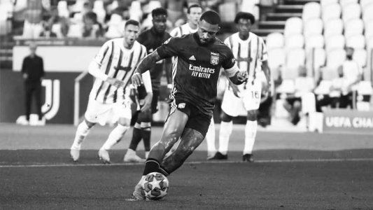 Sangre fría: Depay le picó un penal Szczesny para que Lyon alimente su ilusión ante Juventus