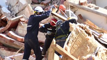 Rescatistas habrían encontrado dos nuevos cuerpos entre los escombros del derrumbe en Villa Gesell