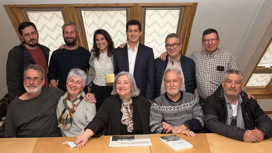 Wado de Pedro y Pedro Almodóvar se encontraron en Madrid y acordaron apoyar las políticas de memoria que promueven familiares y víctimas del franquismo