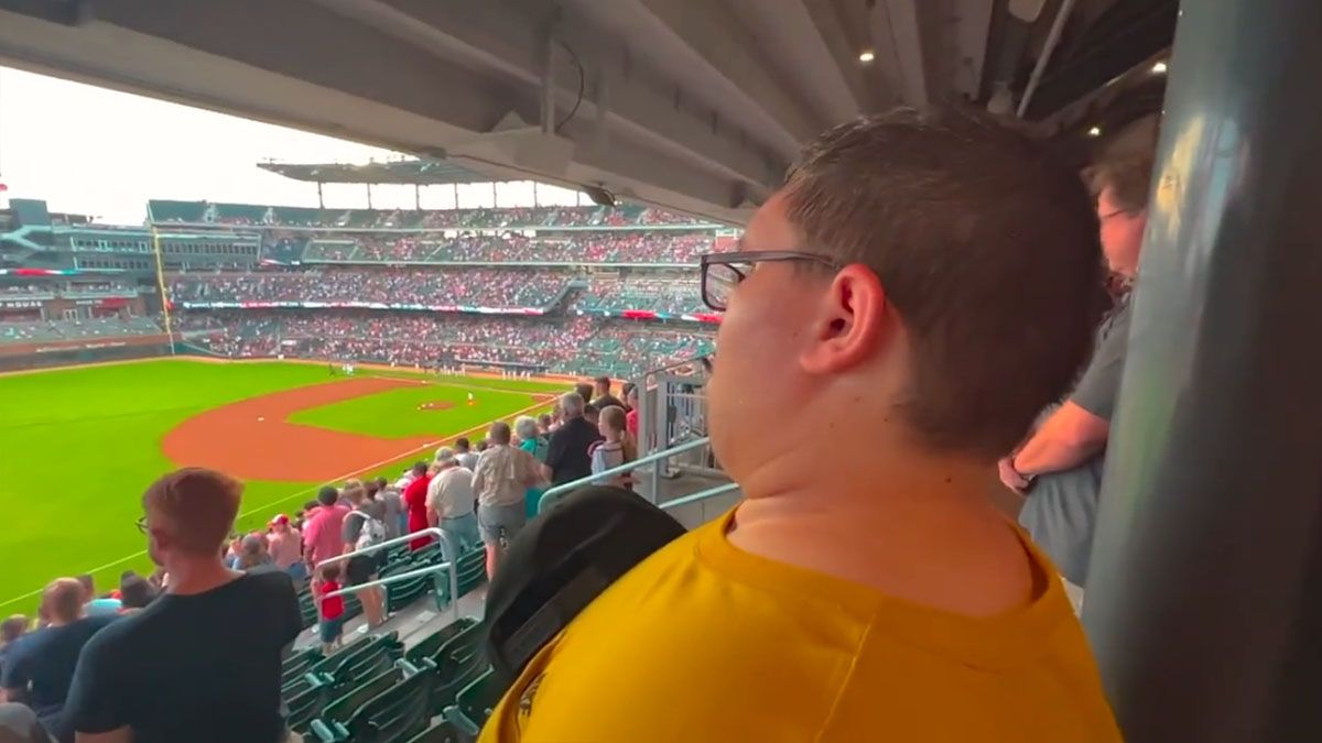 Taylor, en la parte alta del estadio, ve por primera vez en directo a los Atlanta Braves, su equipo favorito de Baseball (Foto: cuenta de Instagram de Taylor Sowers)  