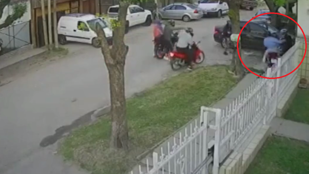 Violento robo piraña a un famoso cantante de RKT en el conurbano (Foto: captura de video).