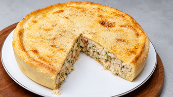 Tarta de pollo: la receta fácil e irresistible que no vas a poder dejar de comer