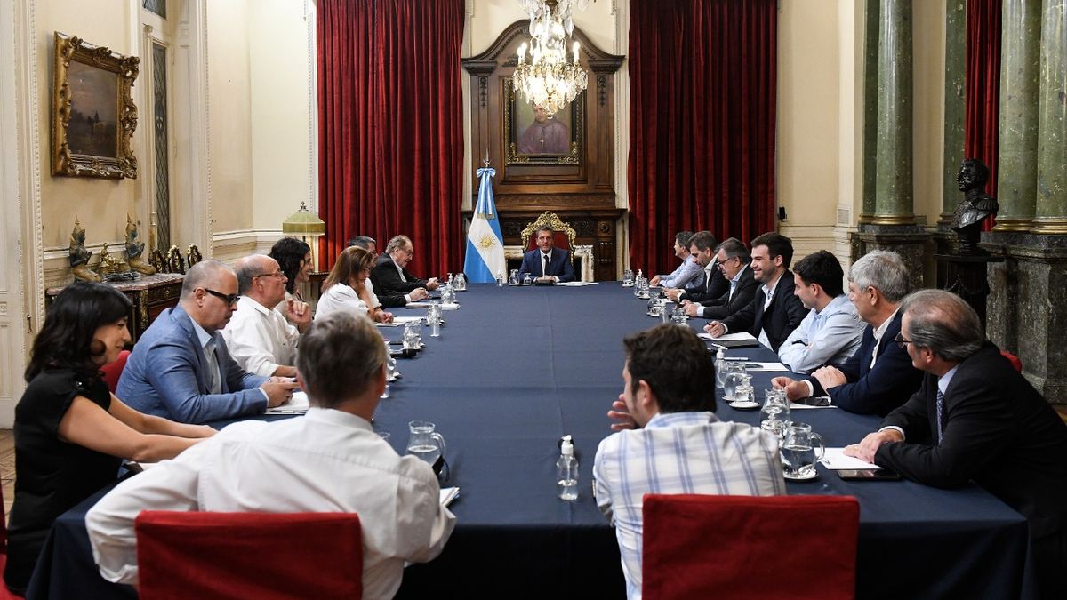 Sergio Massa negocia con los jefes de bloque de la oposición un acuerdo para aprobar la renegociación de la deuda con el FMI. Foto: Archivo