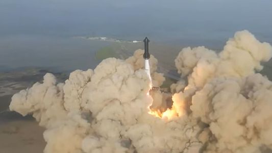 Elon Musk lo logró, a medias: el cohete Starship despegó, pero no se pudo separar del propulsor y explotó