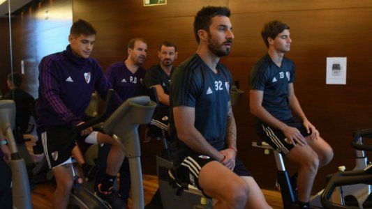 River entrenó a la mañana en Madrid y ya emprendió vuelo a Abu Dhabi