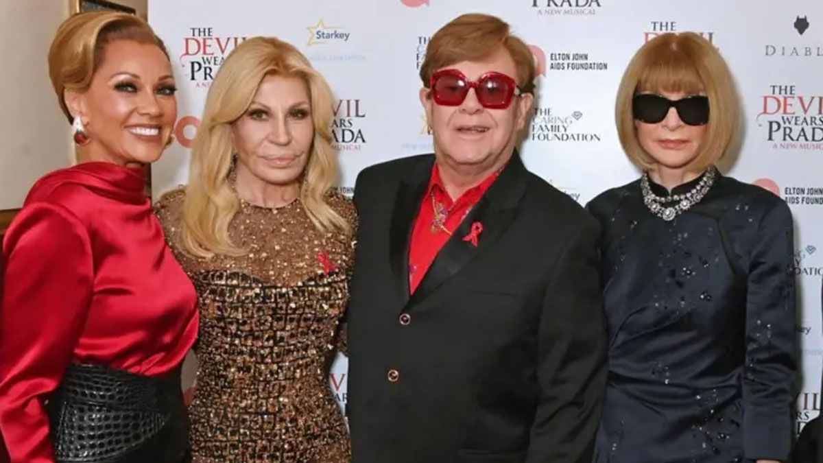 (De izquierda a derecha) Vanessa Williams, Donatella Versace, Sir Elton John y Anna Wintour.  Elton john fue la gala de 
