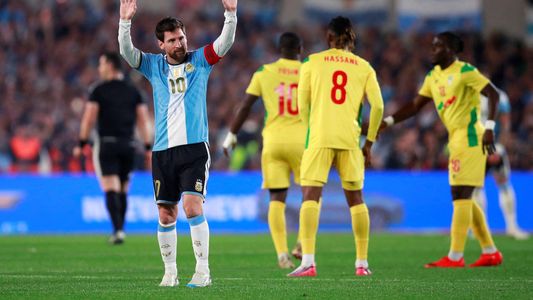 El Monumental se rindió ante Messi: el histórico homenaje que recibió en el minuto 10