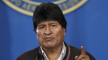Evo Morales dejó suelo boliviano: Hermanas y hermanos, parto rumbo a México