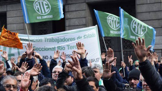 Para los gremios estatales, en un año se perdió 16,3% del salario real