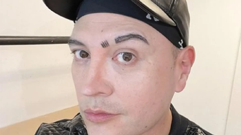 Leo García furioso con los Premios Gardel 2022: denunció fraude y apuntó otra vez contra Tini Stoessel