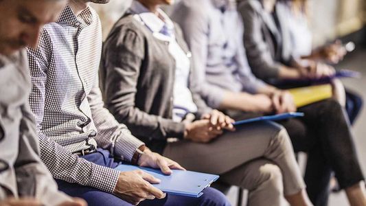 La desocupación se mantuvo y es el nivel más bajo desde el 2016: ¿cuántas personas buscan empleo en Argentina?