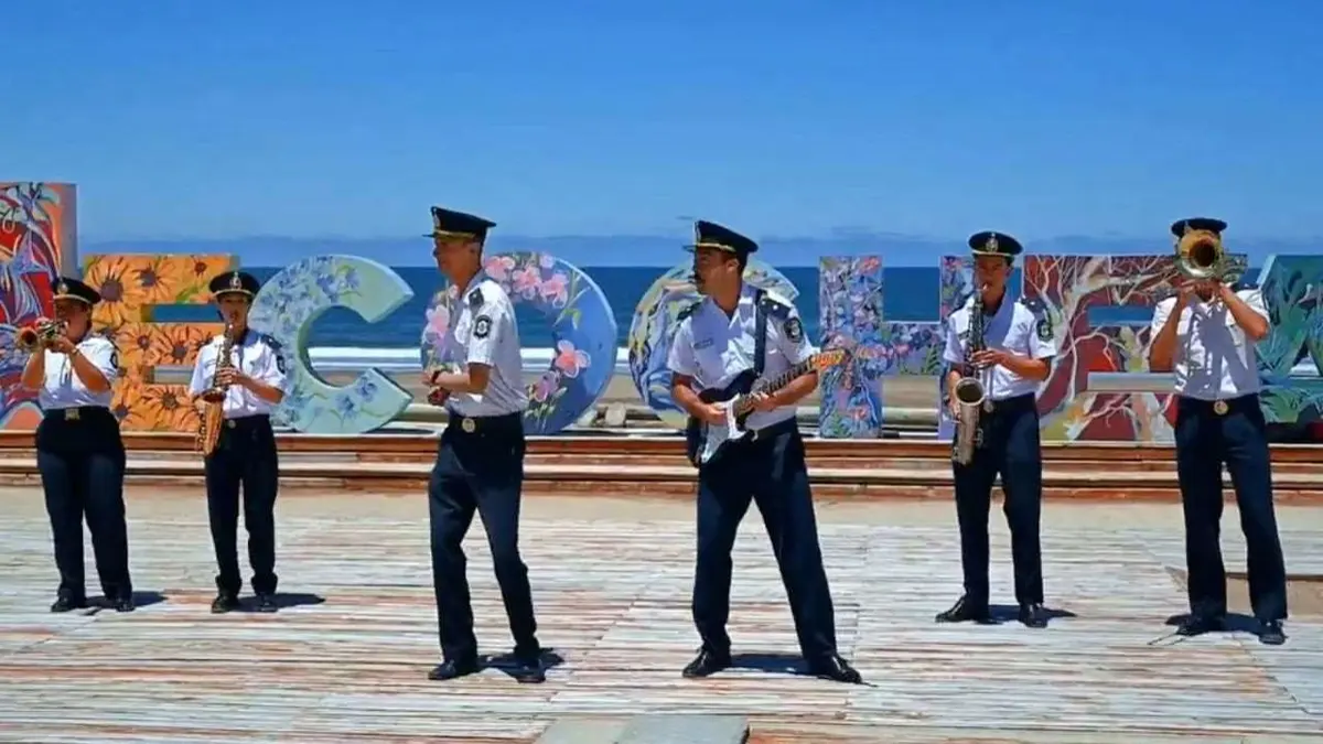 Con batucada y tips turísticos